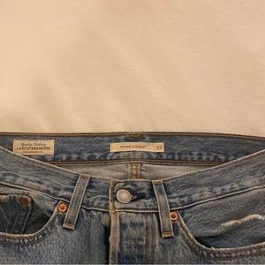 Levi’s wedgie straight size 27